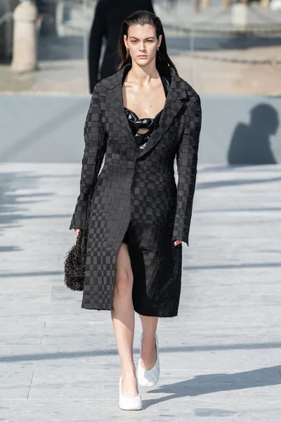 Look 19